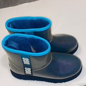 UGG Kids clear Shiny iridescent  Boots with blue fur. Waterproof size 5.